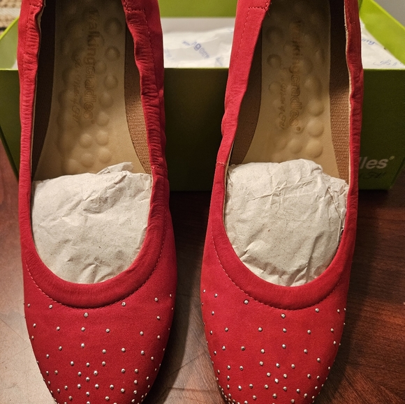 Walking Cradles Women's size 10 red flats. - Picture 3 of 7